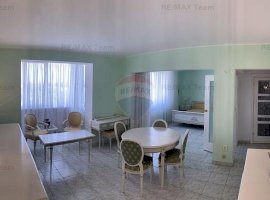 Apartament cu 3 camere de vanzare in zona Stefan Cel Mare