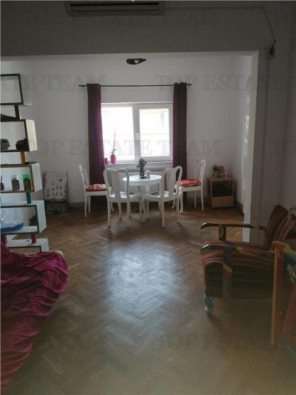 Apartament 3 camere in zona Piata Unirii