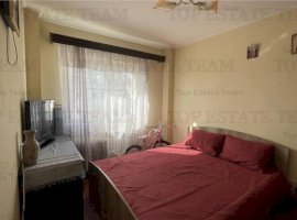 Apartament cu 4 camere cu loc de parcare  de vanzare in zona Unirii