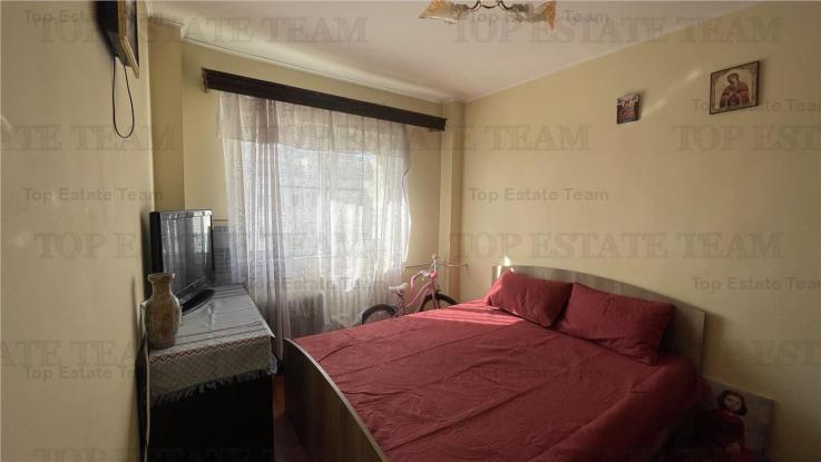 Apartament cu 4 camere cu loc de parcare  de vanzare in zona Unirii