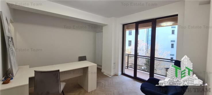 Apartament cu 4 camere de vanzare in zona Arcul de Triumf