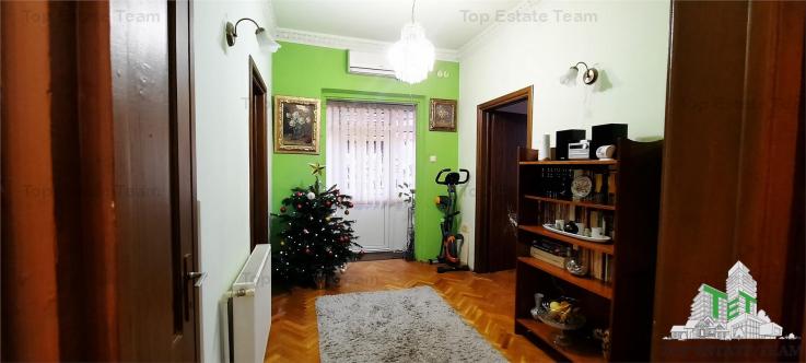 Vanzare casa pentru doua familii Domenii