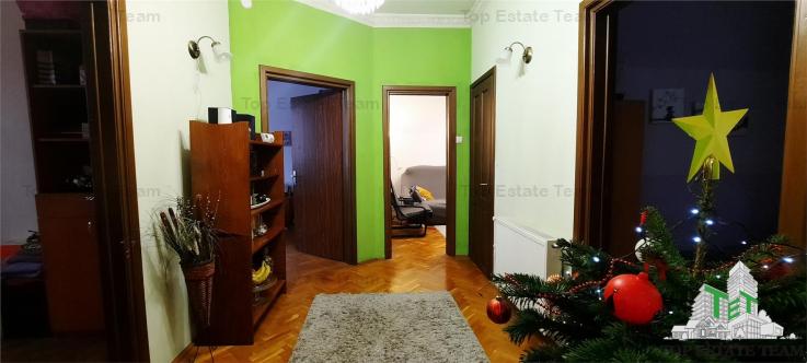 Vanzare casa pentru doua familii Domenii