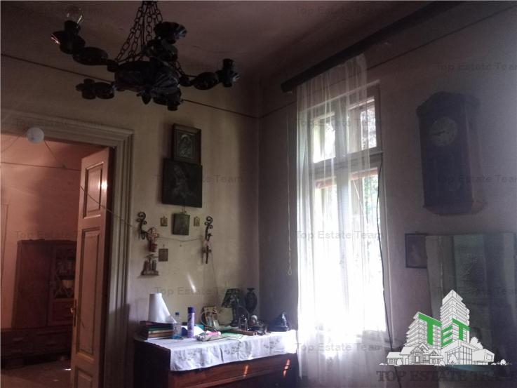 Teren 400 mp ultracentral, cu casa de renovat  sau demolabila ,zona Armeneasca