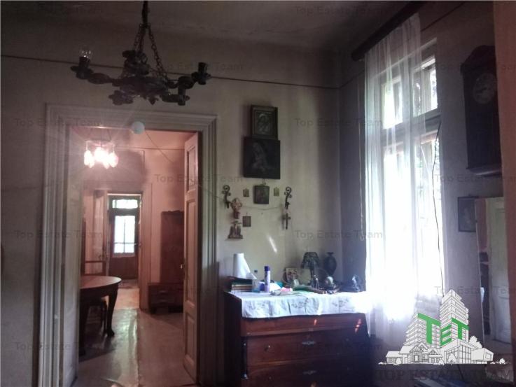 Teren 400 mp ultracentral, cu casa de renovat  sau demolabila ,zona Armeneasca