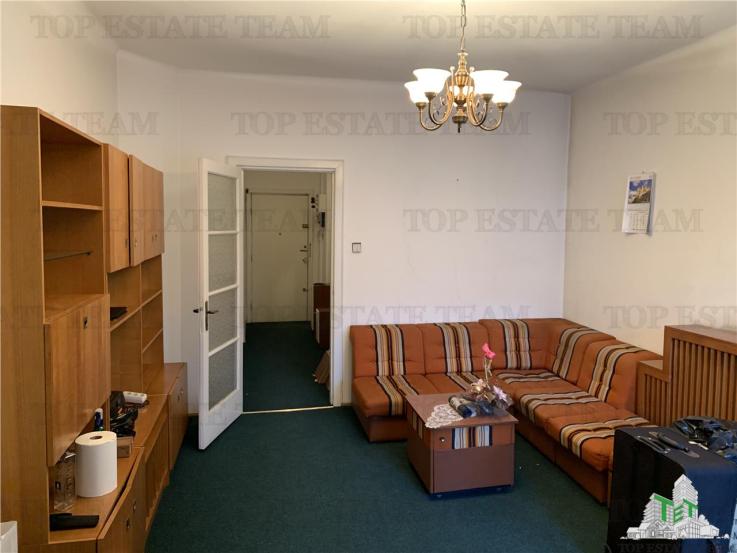 Apartament cu 3 camere de vanzare, Piata Romana