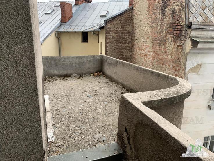 Apartament cu 3 camere de vanzare, Piata Romana