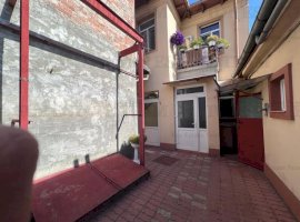 Apartament 3 camere de vanzare in vila zona Eroii Revolutiei