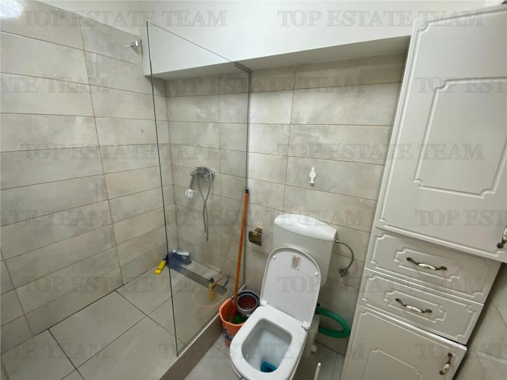 Apartament spatios demisol 3 camere bloc 2008 in Drumul Sarii