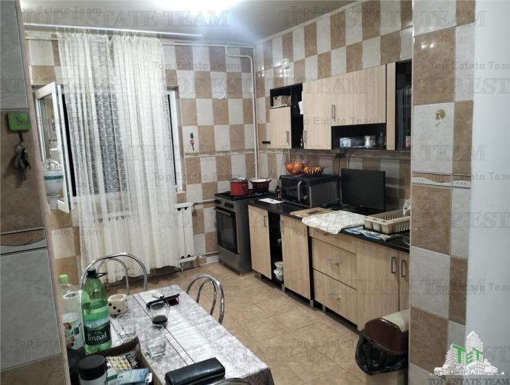 Apartament de 3 camere decomandat in zona Mall Vitan