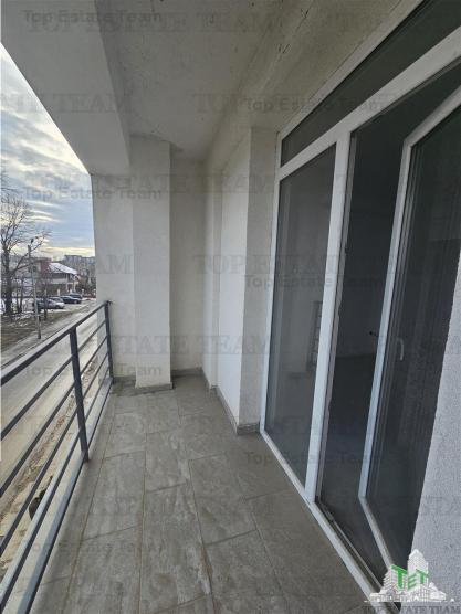 Apartament 3 camere decomandat balcon spatios in Rosu
