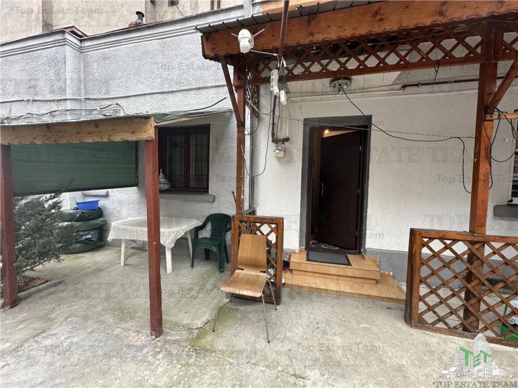 Casa cu 2 camere si mansarda, curte comuna, zona Calea Victoriei, sector 1