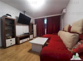 Apartament 3 camere renovat cu semineu electric si lumina ambientala + loc de parcare