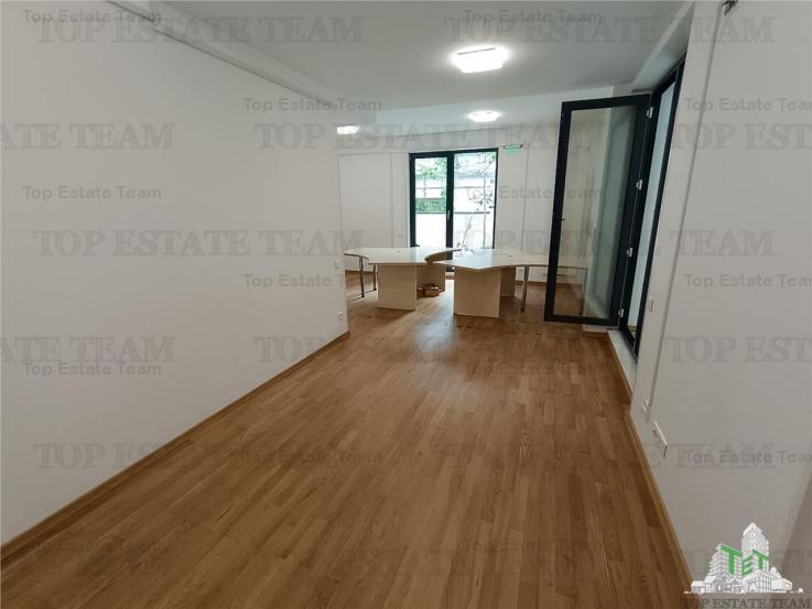 Vanzare apartament 4 camere cu terasa generoasa