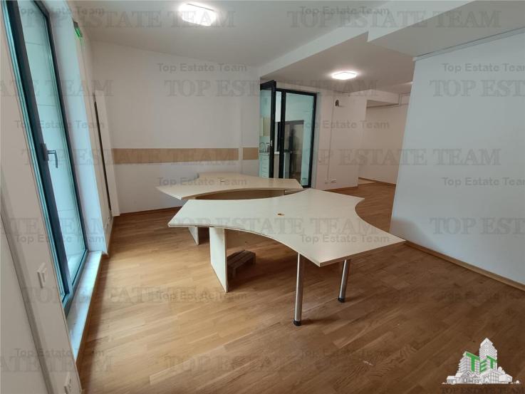 Vanzare apartament 4 camere cu terasa generoasa