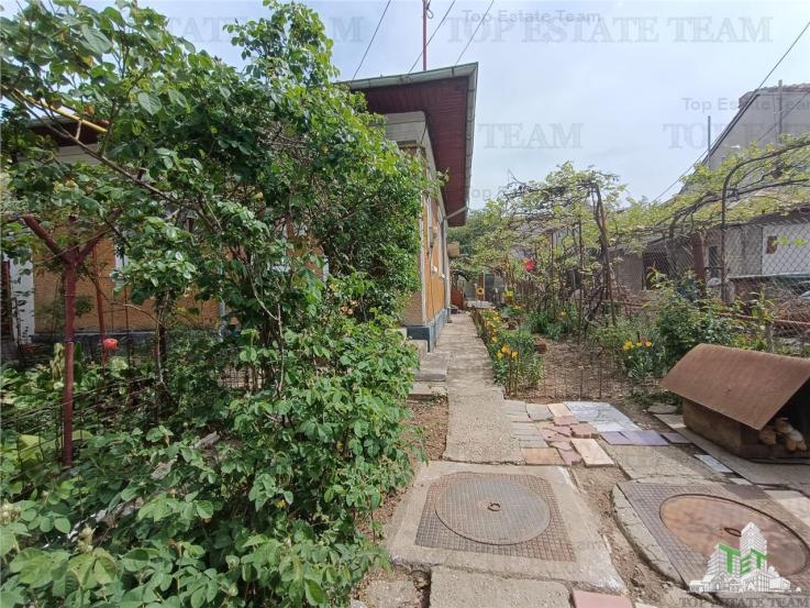 Vanzare  teren 440 mp , casa demolabila/renovabila Damaroaia