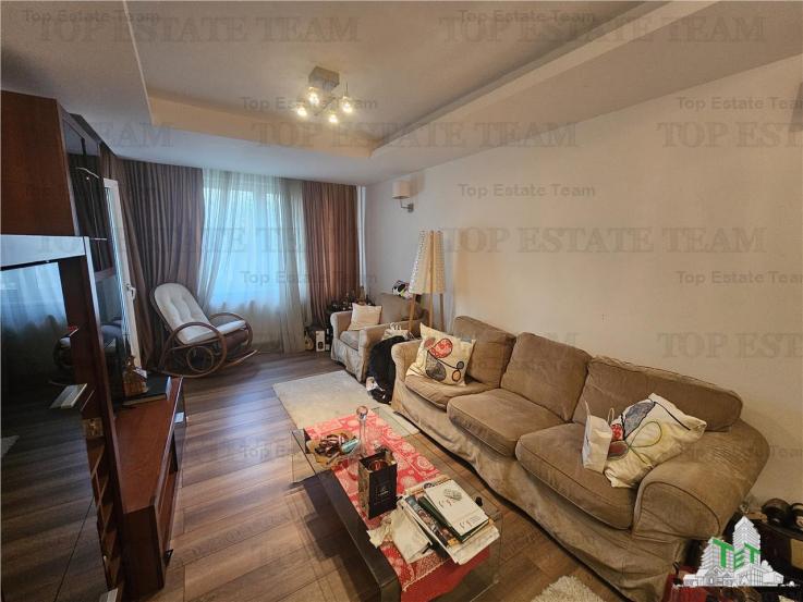 Apartament 3 camere decomandat 2 bai metrou Crangasi