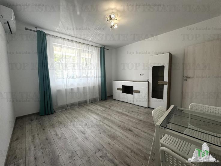 Apartament cu 2 camere decomandat | 2 parcari | Renovat