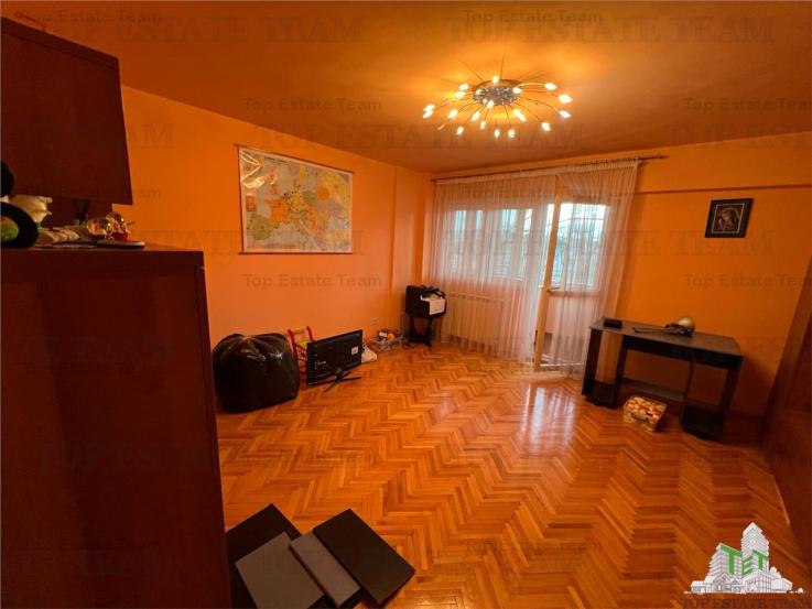 Apartament 4 camere cu centrala proprie metrou Dristor