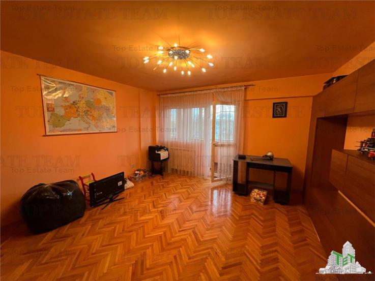 Apartament 4 camere cu centrala proprie metrou Dristor