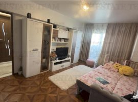 Apartament de 3 camere, mobilat, utilat, stradal, cu 3 balcoane si loc de parcare, bloc anvelopat, in Panduri