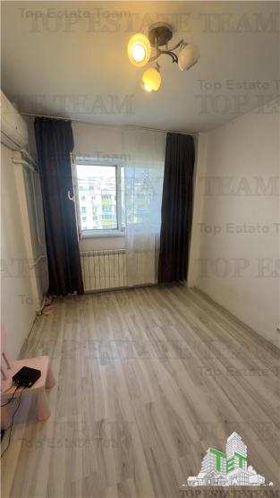 Apartament de 3 camere, mobilat, utilat, stradal, cu 3 balcoane si loc de parcare, bloc anvelopat, in Panduri