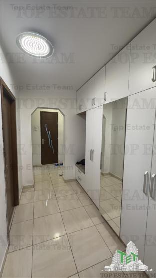 Apartament de 3 camere, mobilat, utilat, stradal, cu 3 balcoane si loc de parcare, bloc anvelopat, in Panduri