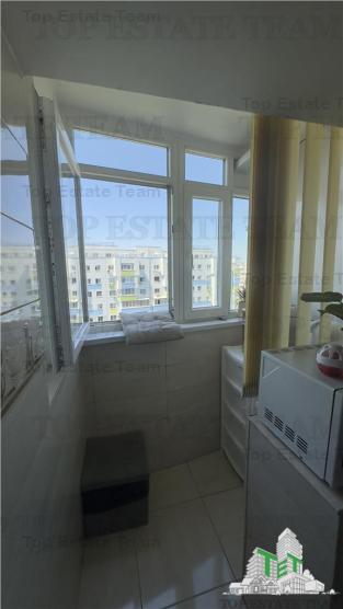 Apartament de 3 camere, mobilat, utilat, stradal, cu 3 balcoane si loc de parcare, bloc anvelopat, in Panduri