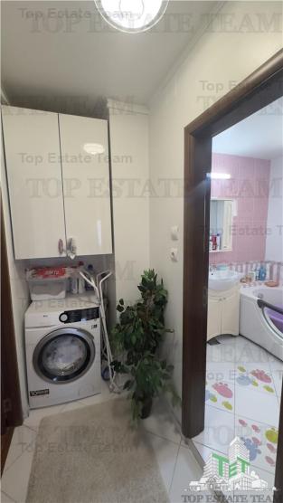 Apartament de 3 camere, mobilat, utilat, stradal, cu 3 balcoane si loc de parcare, bloc anvelopat, in Panduri