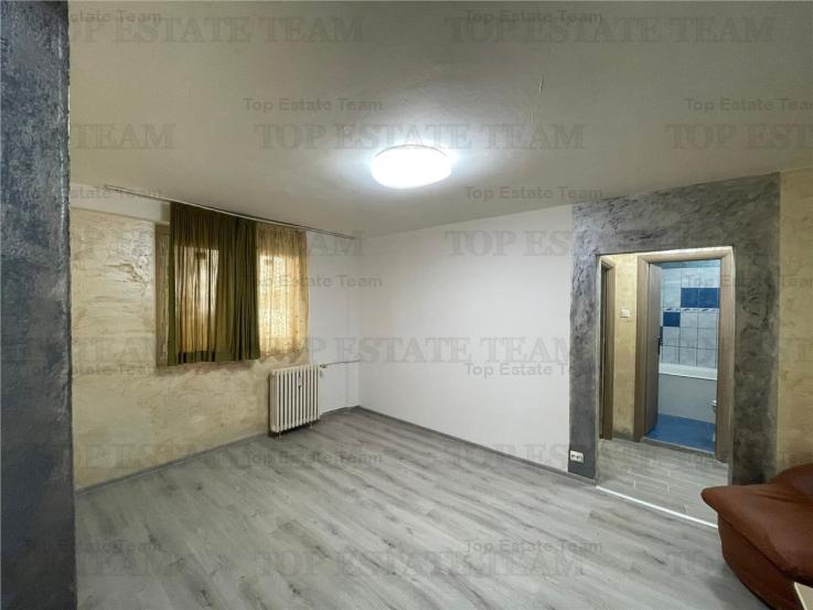 Apartament 2 camere de vanzare pe Strada Luica