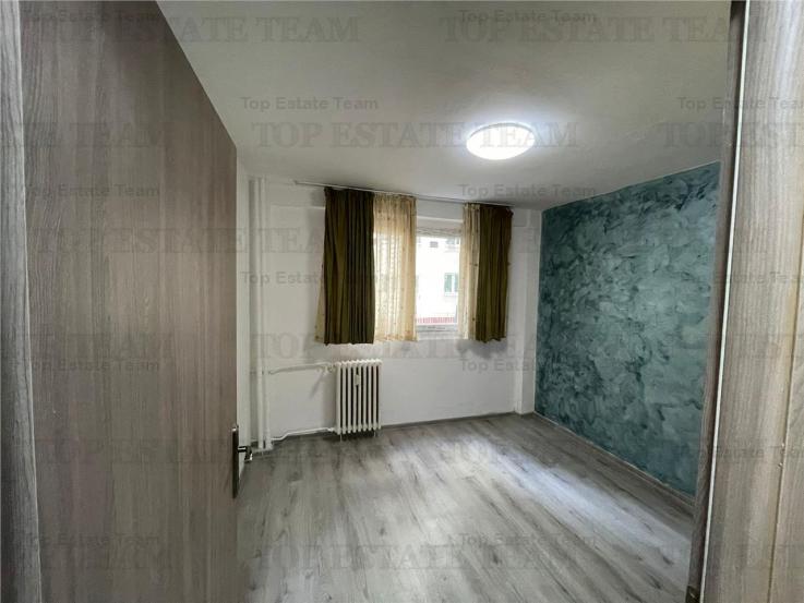 Apartament 2 camere de vanzare pe Strada Luica