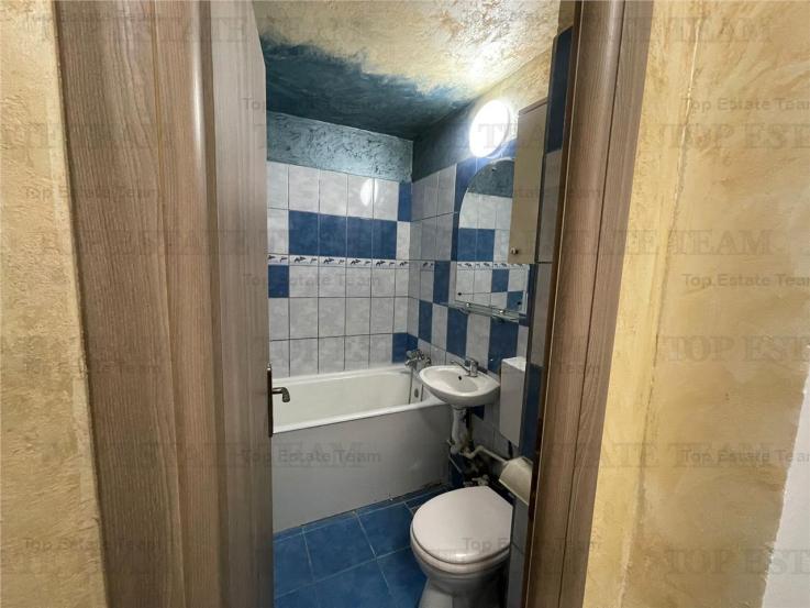 Apartament 2 camere de vanzare pe Strada Luica