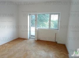 Apartament 3 camere de vanzare, zona Armeneasca