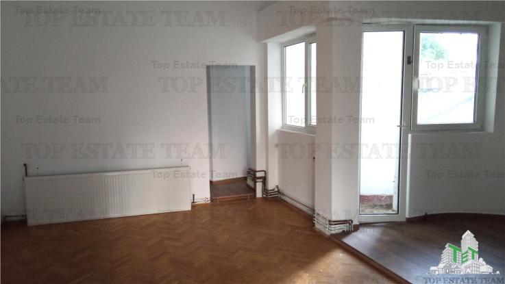 Apartament 3 camere de vanzare, zona Armeneasca