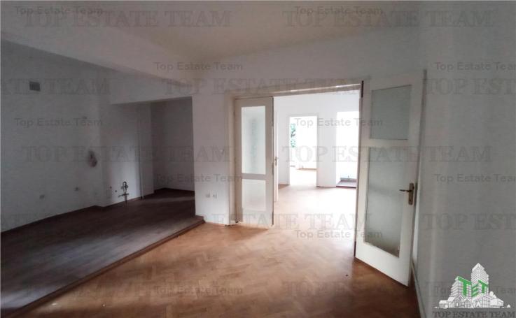 Apartament 3 camere de vanzare, zona Armeneasca