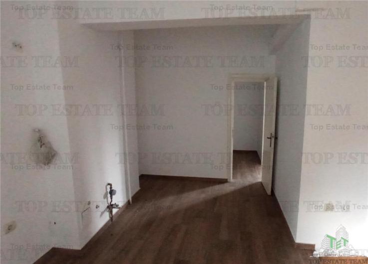 Apartament 3 camere de vanzare, zona Armeneasca