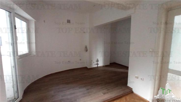 Apartament 3 camere de vanzare, zona Armeneasca