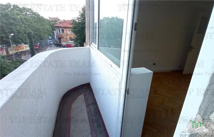 Apartament 3 camere de vanzare, zona Armeneasca