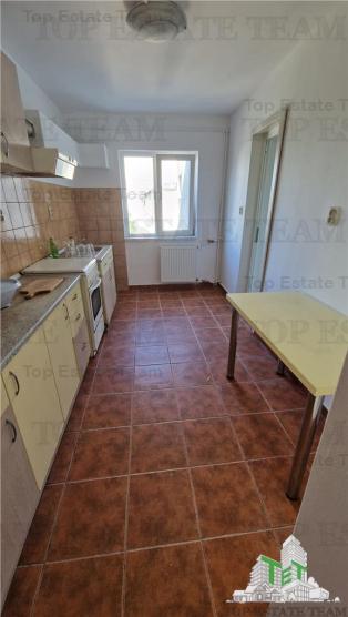 APARTAMENT 3 CAMERE decomandat in zona linistita