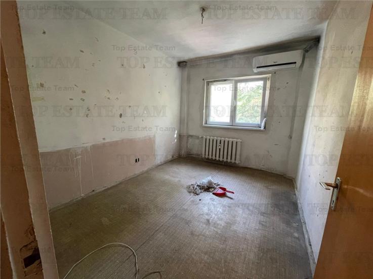 Apartament de vanzare 4 camere in zona Stefan cel Mare