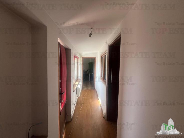 De vanzare 2 apartamente si demisol in vila, Piata Romana