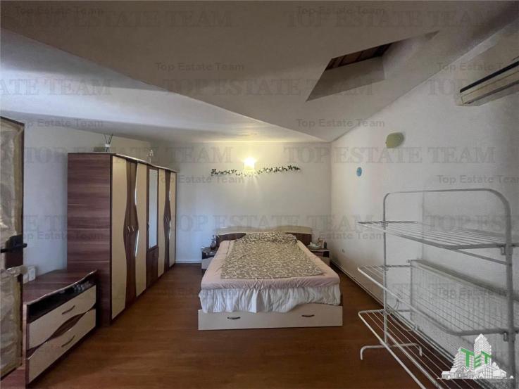 De vanzare 2 apartamente si demisol in vila, Piata Romana