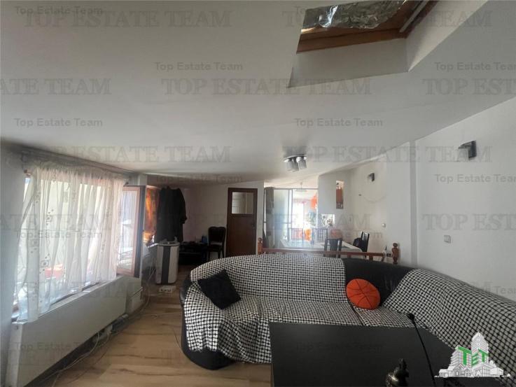 De vanzare 2 apartamente si demisol in vila, Piata Romana