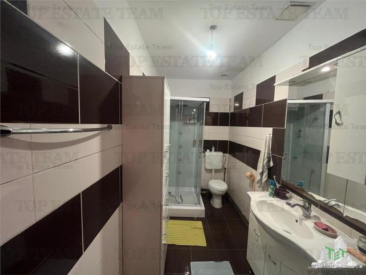 De vanzare 2 apartamente si demisol in vila, Piata Romana