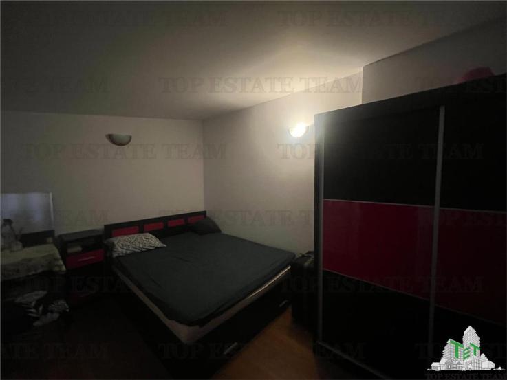 De vanzare 2 apartamente si demisol in vila, Piata Romana