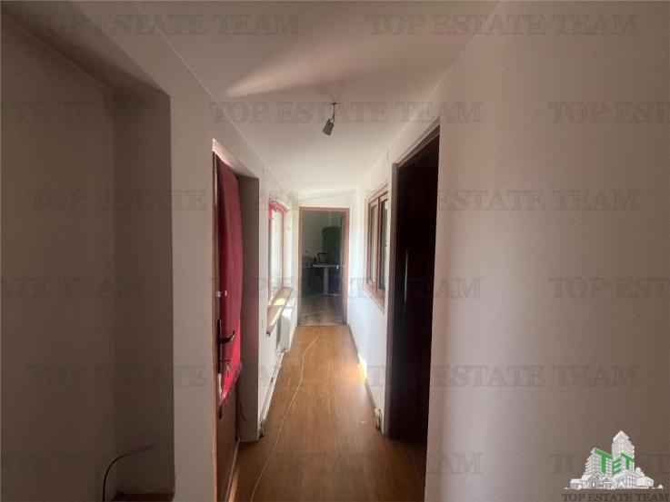 De vanzare 2 apartamente si demisol in vila, Piata Romana