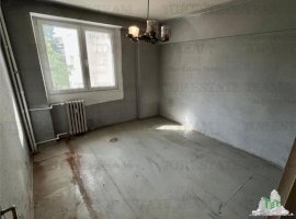 Apartament 3 camere DE RENOVAT