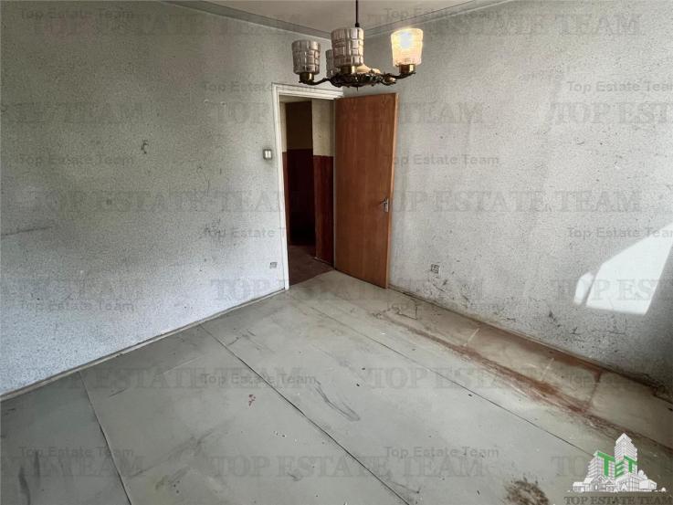 Apartament 3 camere DE RENOVAT