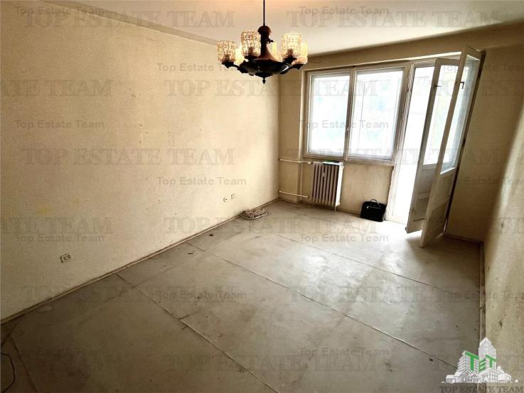 Apartament 3 camere DE RENOVAT