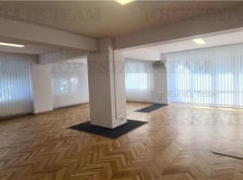 Apartament pretabil office in zona Casin